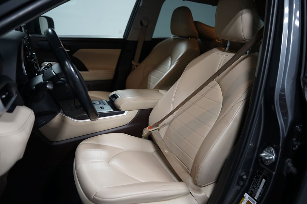 Thumbnail: 2021 Toyota Highlander - 6