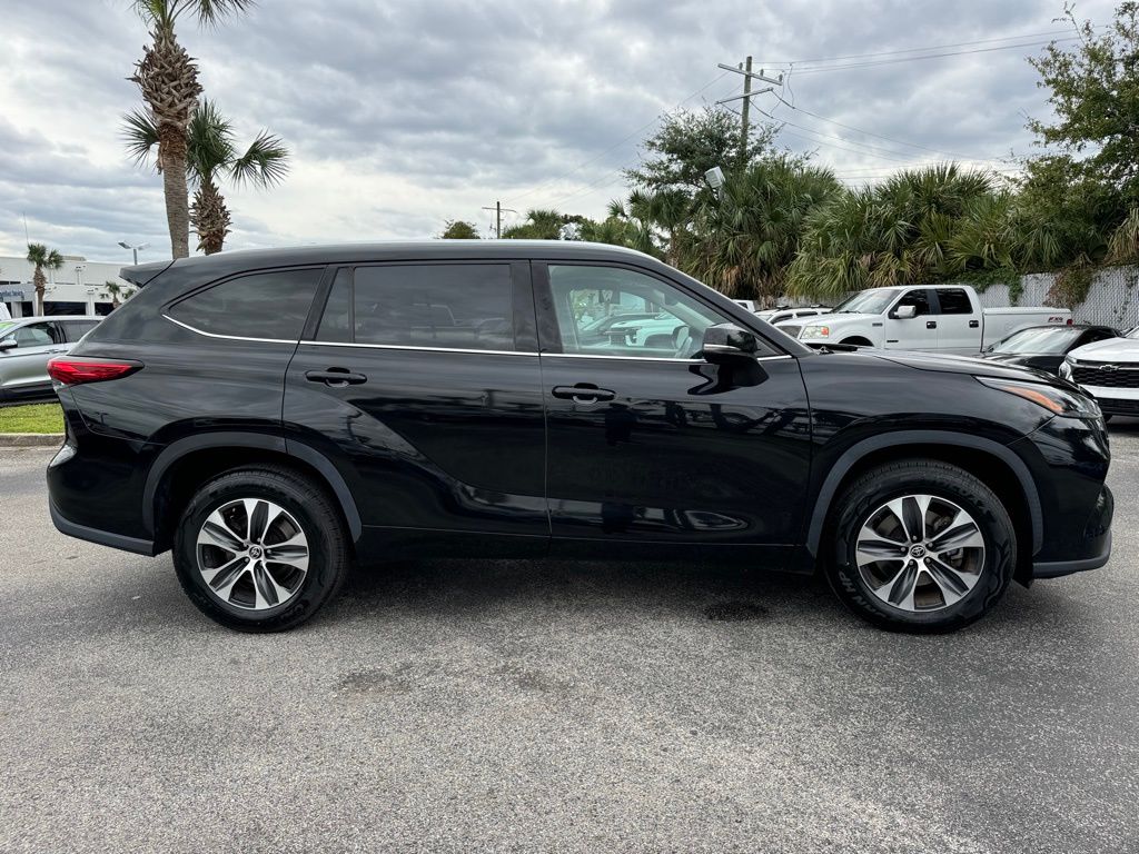 2021 Toyota Highlander XLE 8