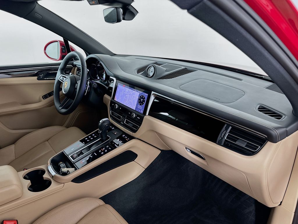 Thumbnail: 2023 Porsche Macan - 30