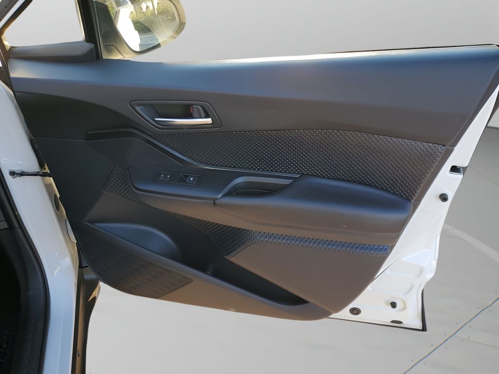 Used Car 2018 Toyota C-hr  Xle For Sale Under $15,000 In Austin, Texas