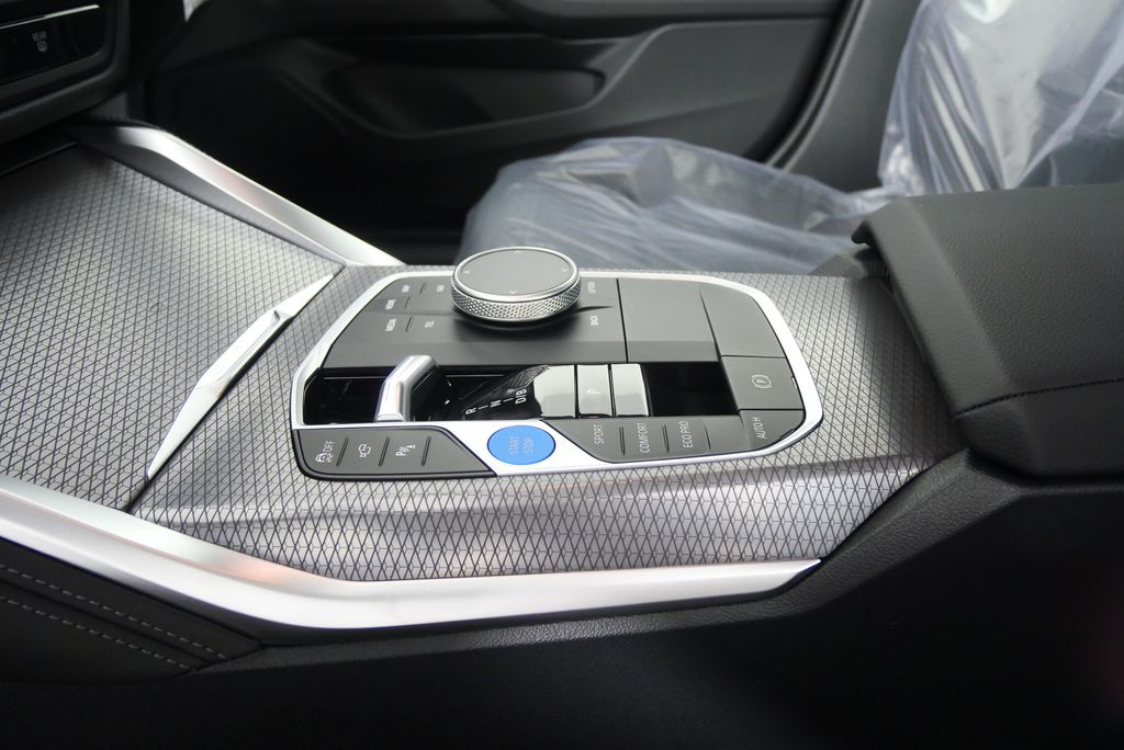 Thumbnail: 2025 BMW i4 - 21