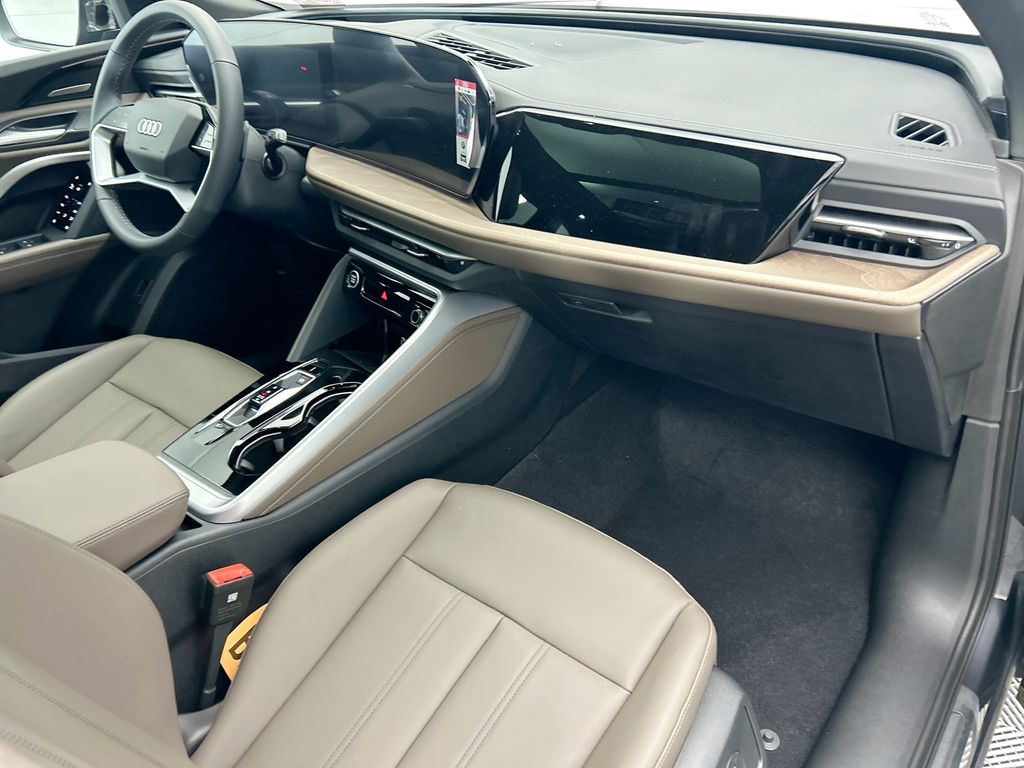 Thumbnail: 2025 Audi Q5 - 17