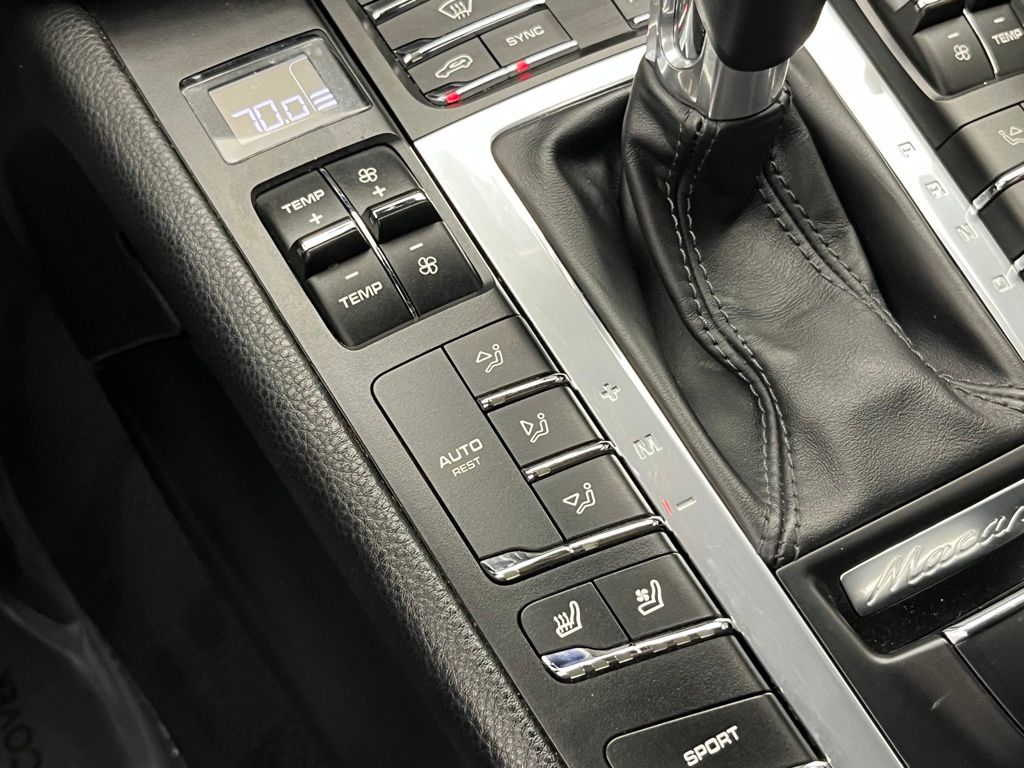 Thumbnail: 2017 Porsche Macan - 16