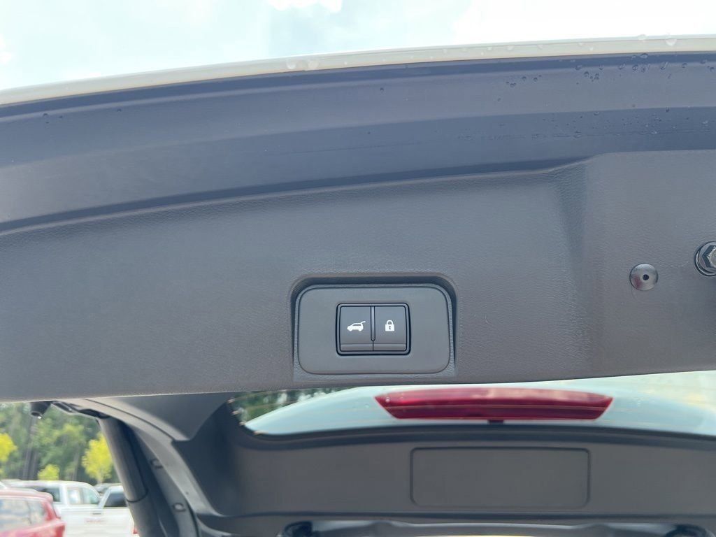 2025 Everest White Pearl Nissan Rogue SV FWD SUV