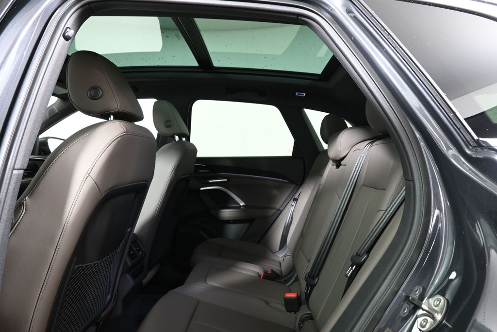 Thumbnail: 2025 Audi Q5 - 30