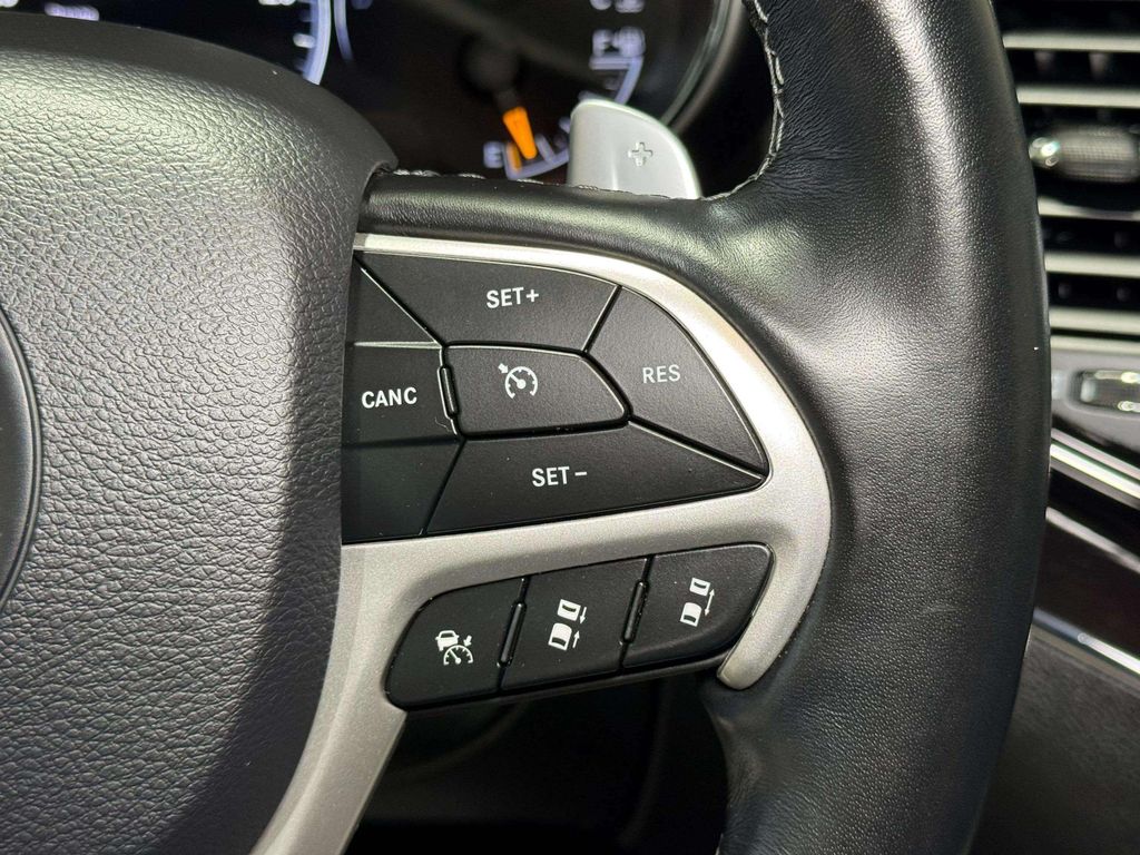 Used 2020 Ivory 3-Coat Jeep Summit image 11