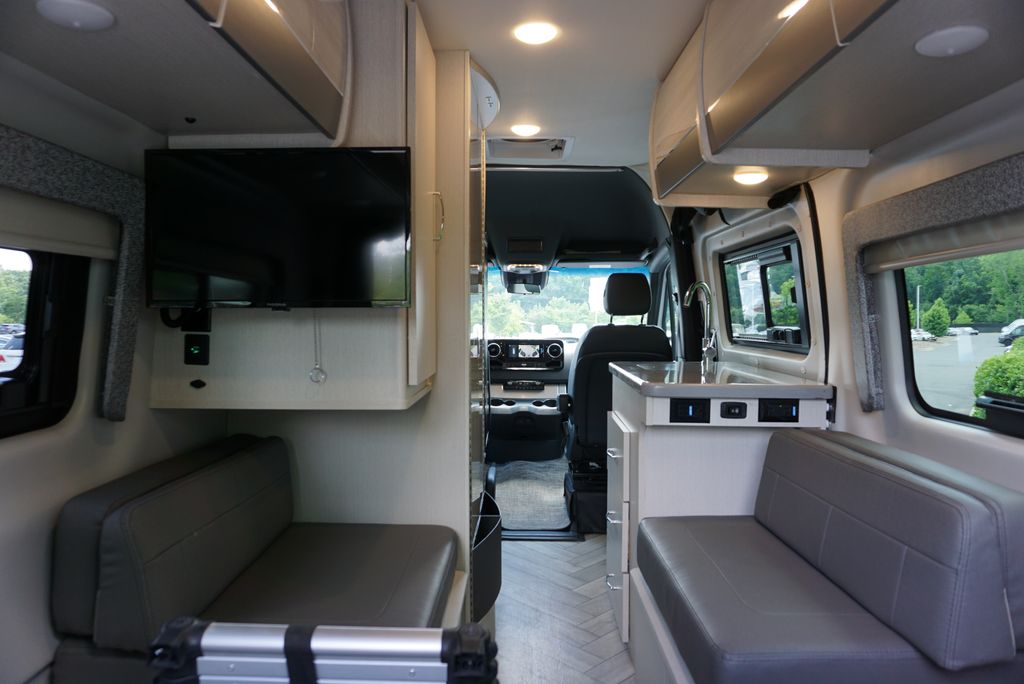 Thumbnail: 2024 Mercedes-Benz Sprinter - 8