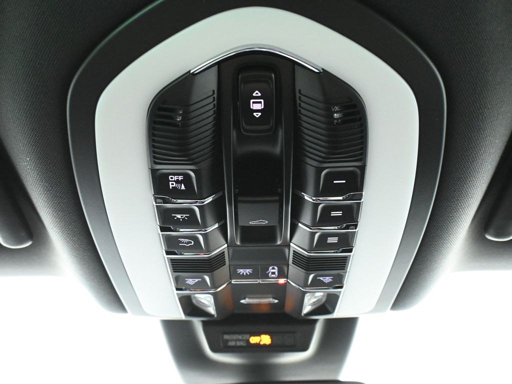 2024 Porsche Macan  23