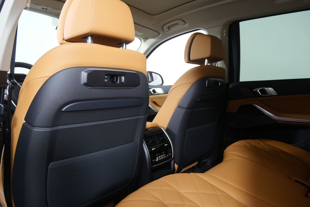 Thumbnail: 2026 BMW X7 - 19