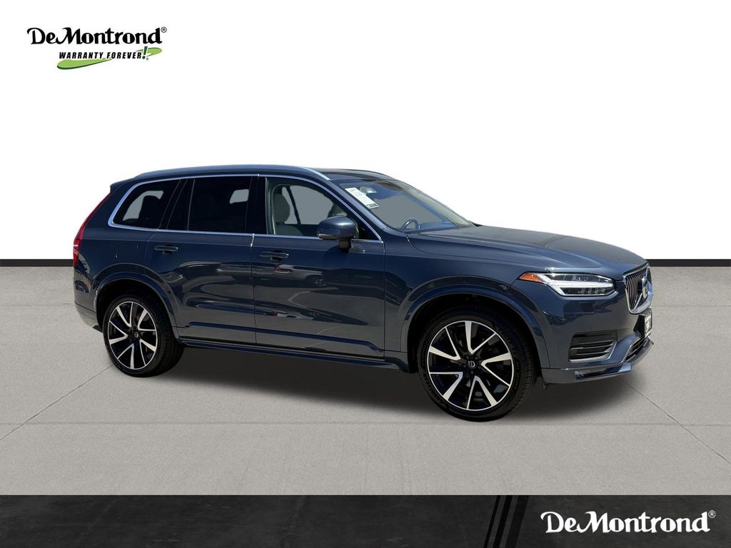 Used 2022 Denim Blue Metallic Volvo T6 Momentum image 3