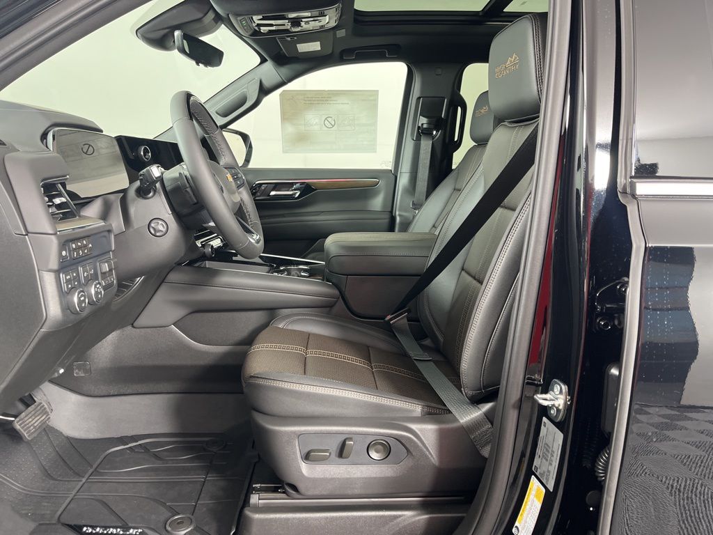 Thumbnail: 2026 Chevrolet Suburban - 21