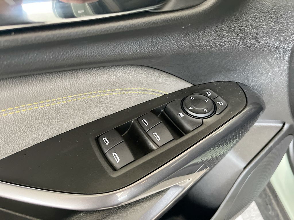 Used 2025 Green Chevrolet ACTIV image 18