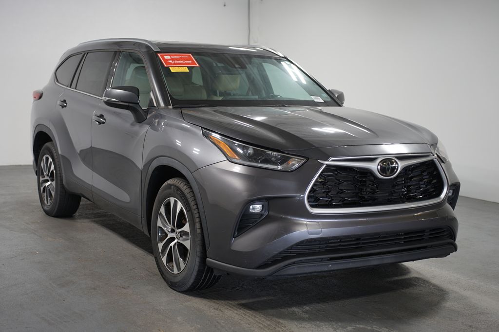 Thumbnail: 2021 Toyota Highlander - 3
