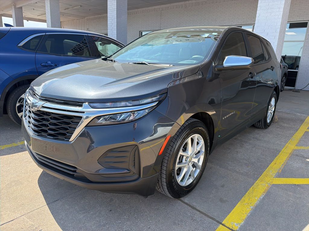 2022 Chevrolet Equinox LS FWD with 1LS