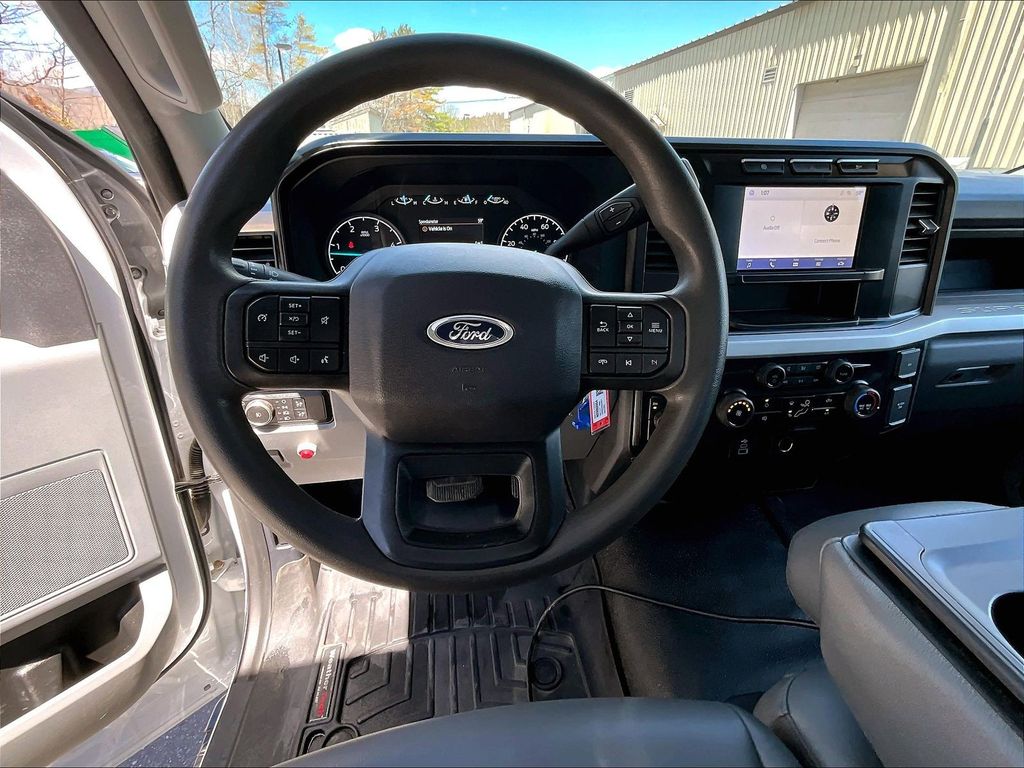 2024 Ford F-350SD — photo 17