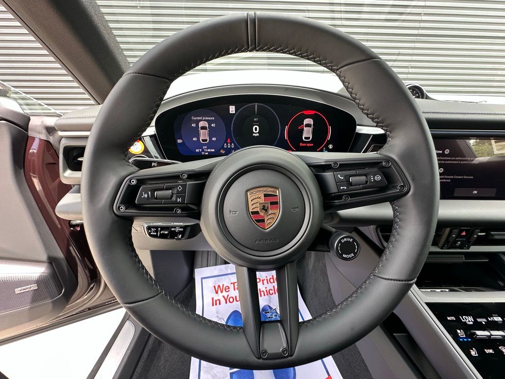 Thumbnail: 2025 Porsche Macan - 18