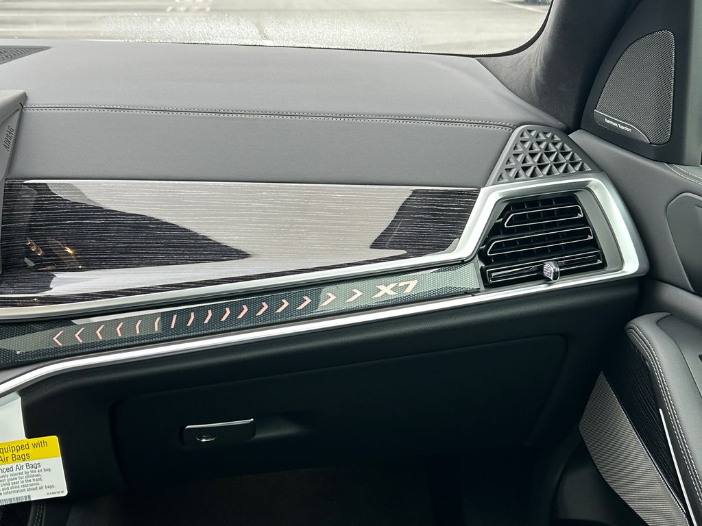 Thumbnail: 2026 BMW X7 - 26