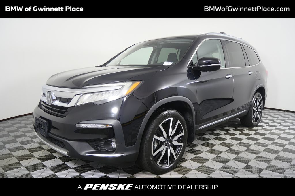 2019 Honda Pilot Touring AWD with Rear Captain's Chairs