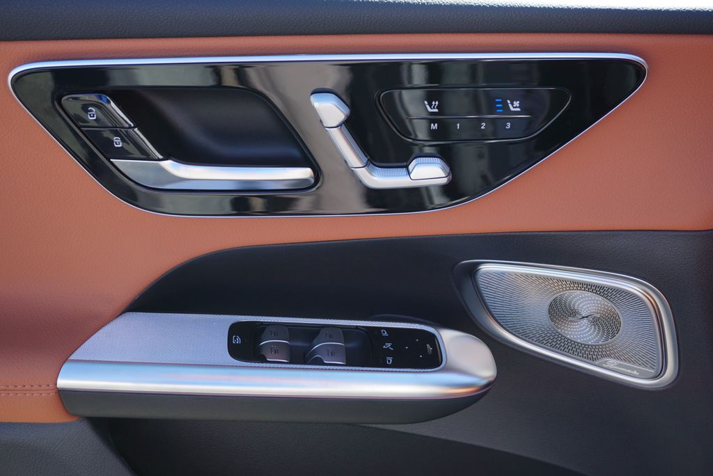 Thumbnail: 2026 Mercedes-Benz GLC - 23