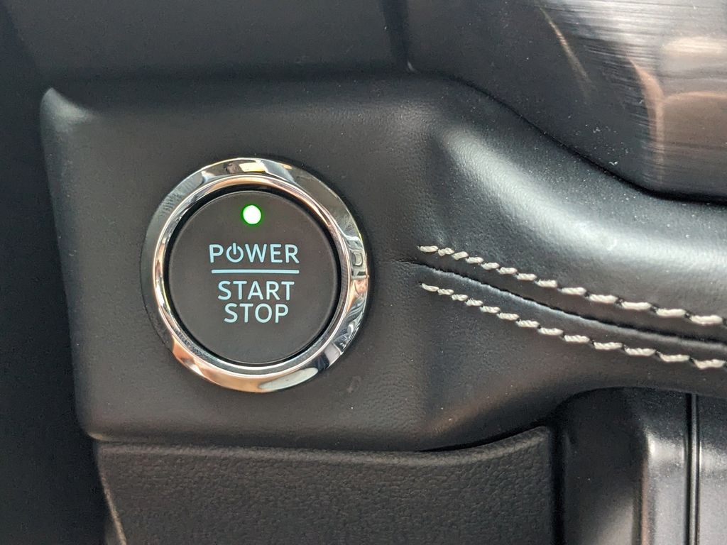 2025 Ford F-150 Lightning Platinum