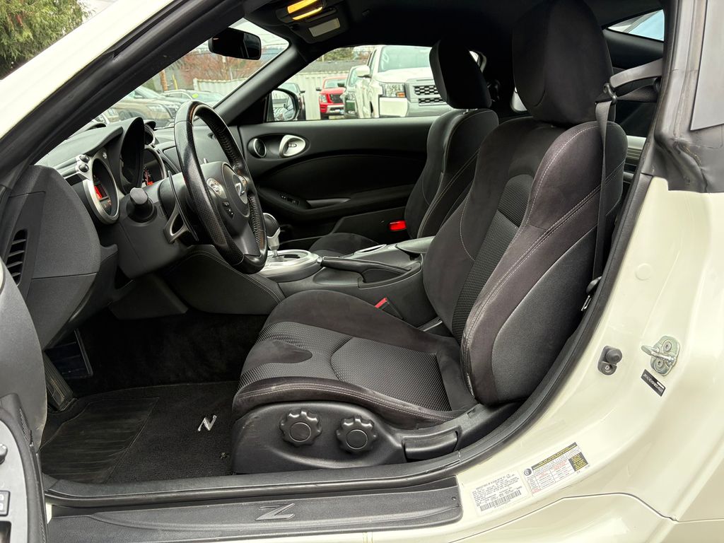 2017 Nissan 370Z Sport