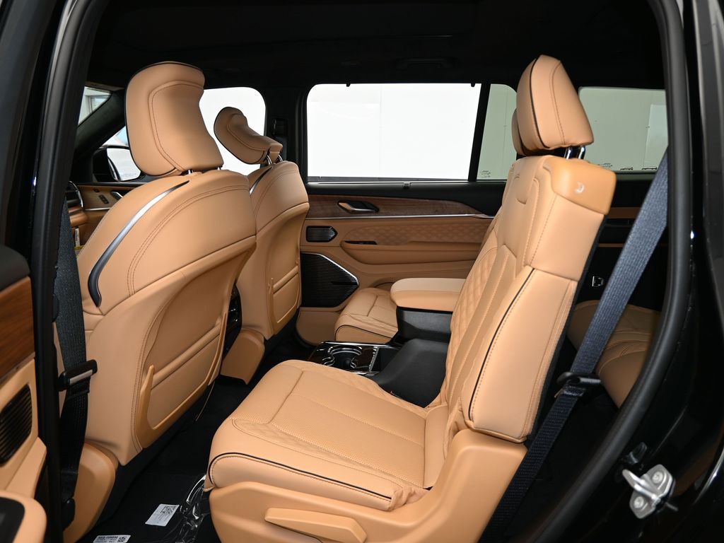 New 2025 Diamond Black Crystal Pearlcoat Jeep Summit image 34