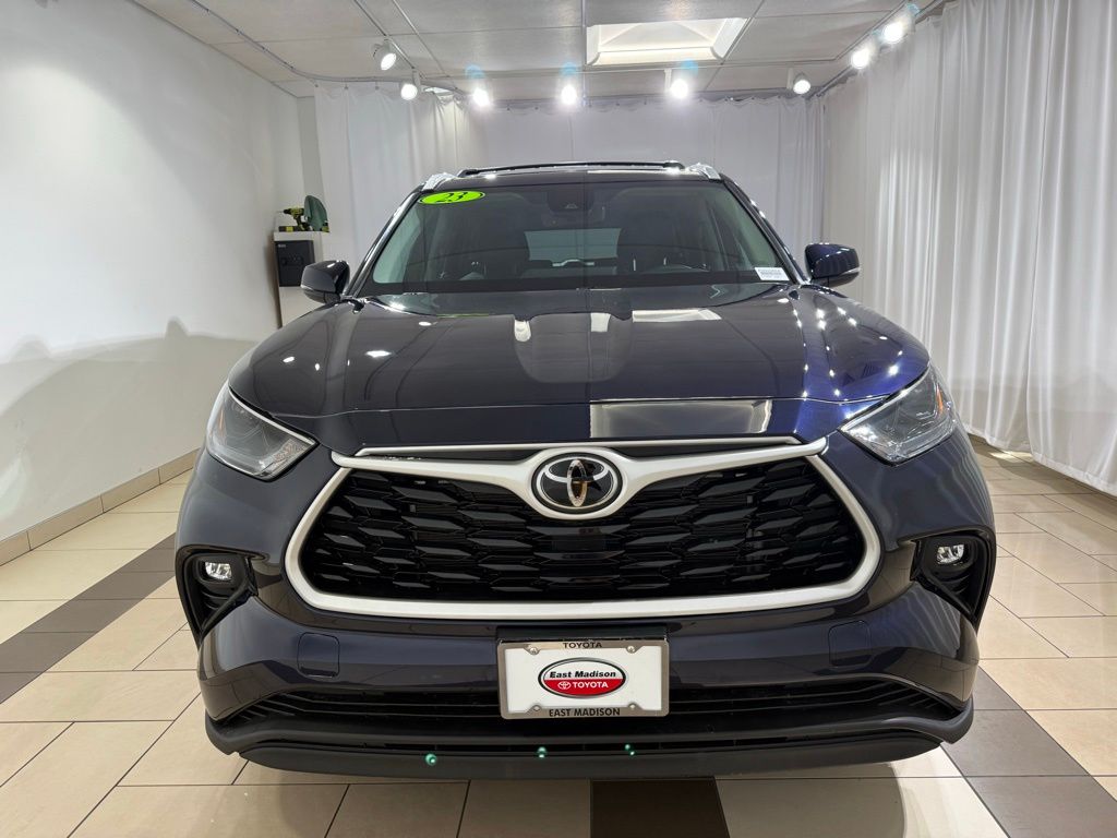 Thumbnail: 2023 Toyota Highlander - 8