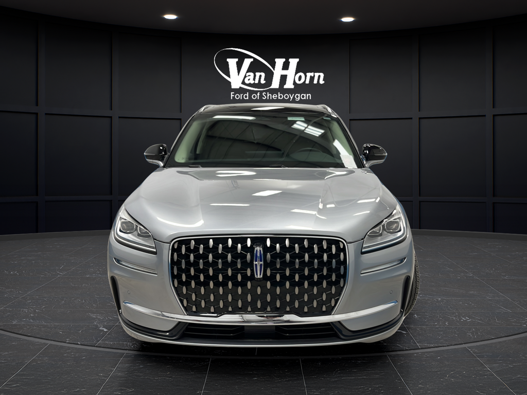 Used 2024 Silver Radiance Metallic Clearcoat Lincoln Grand Touring image 8