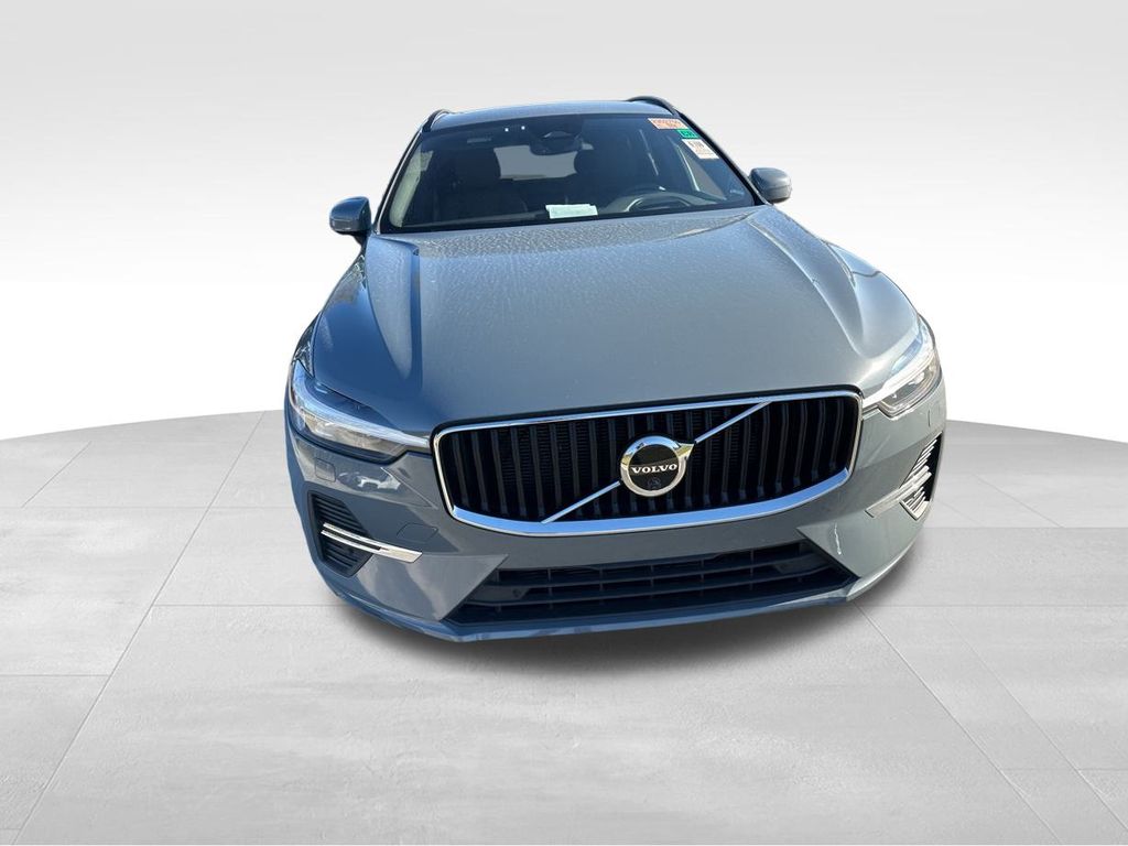 2022 Volvo XC60 B5 Momentum 4