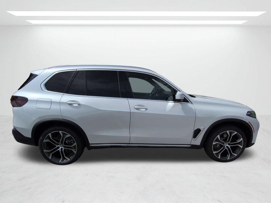 New 2026 White BMW xDrive40i image 3