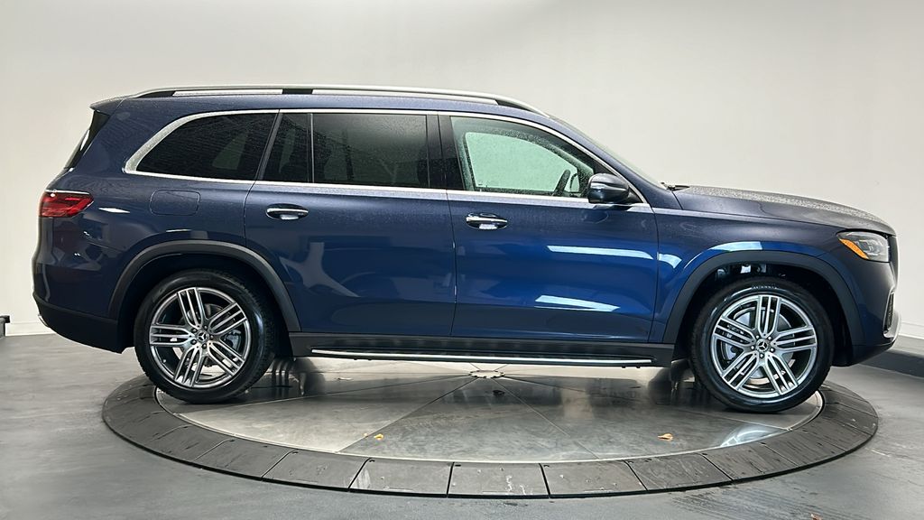 2025 Mercedes-Benz GLS 450 4MATIC 8