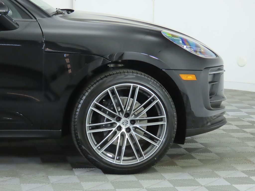 Thumbnail: 2025 Porsche Macan - 11