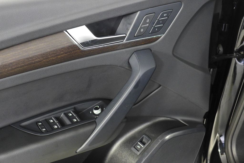 Thumbnail: 2023 Audi Q5 - 12