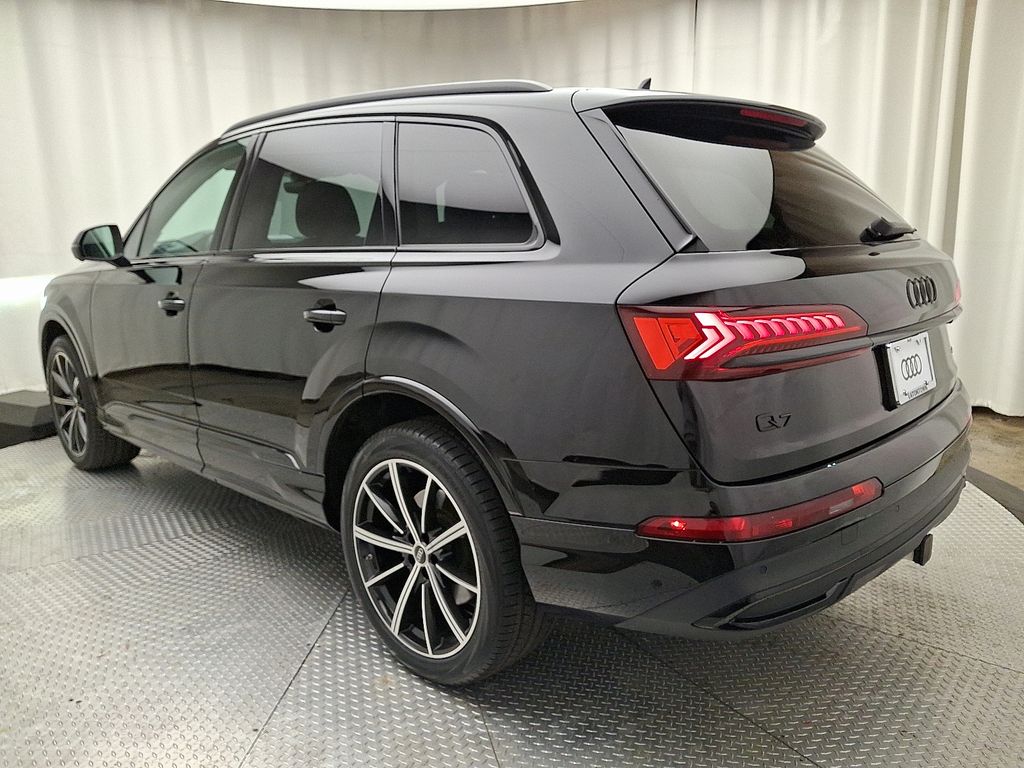 Thumbnail: 2023 Audi Q7 - 6