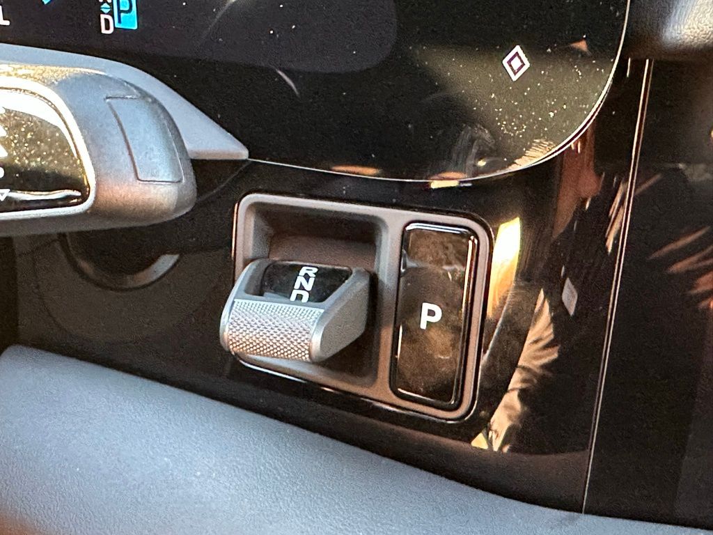 Thumbnail: 2025 Porsche Taycan - 22