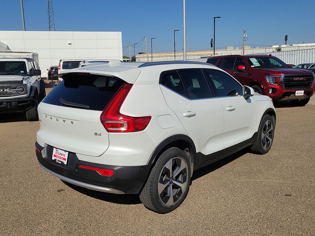 2023 Volvo XC40 B4 Plus Bright Theme - 10