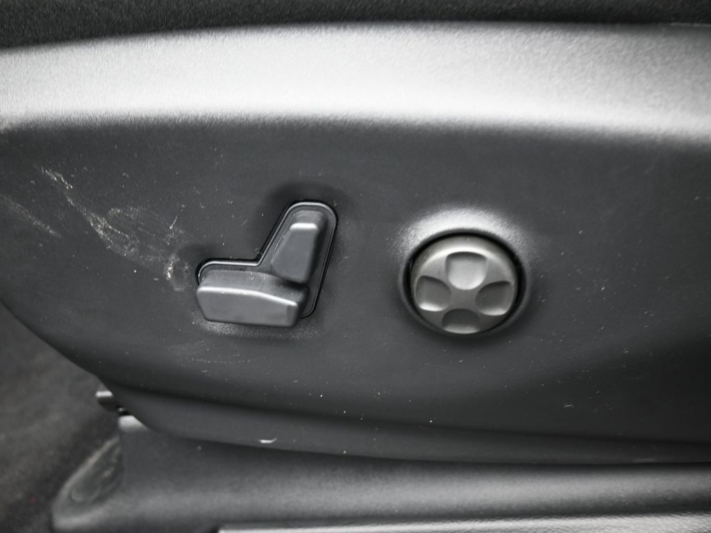 New 2026 Diamond Black Crystal Pearlcoat Chrysler Select image 13