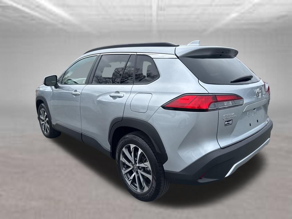 Used 2023 Silver Toyota XLE image 3