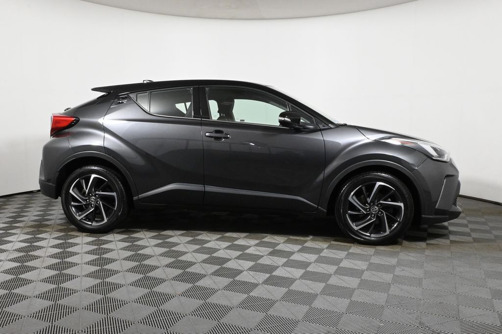 2022 Toyota C-HR XLE 9