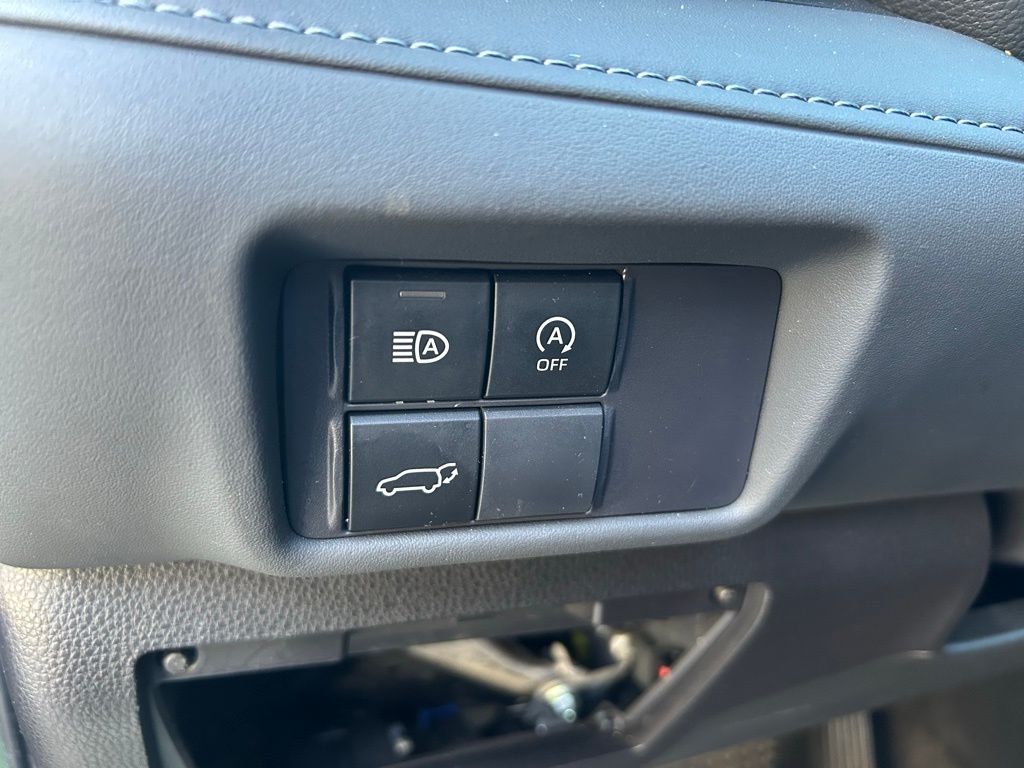 Thumbnail: 2023 Toyota Highlander - 17