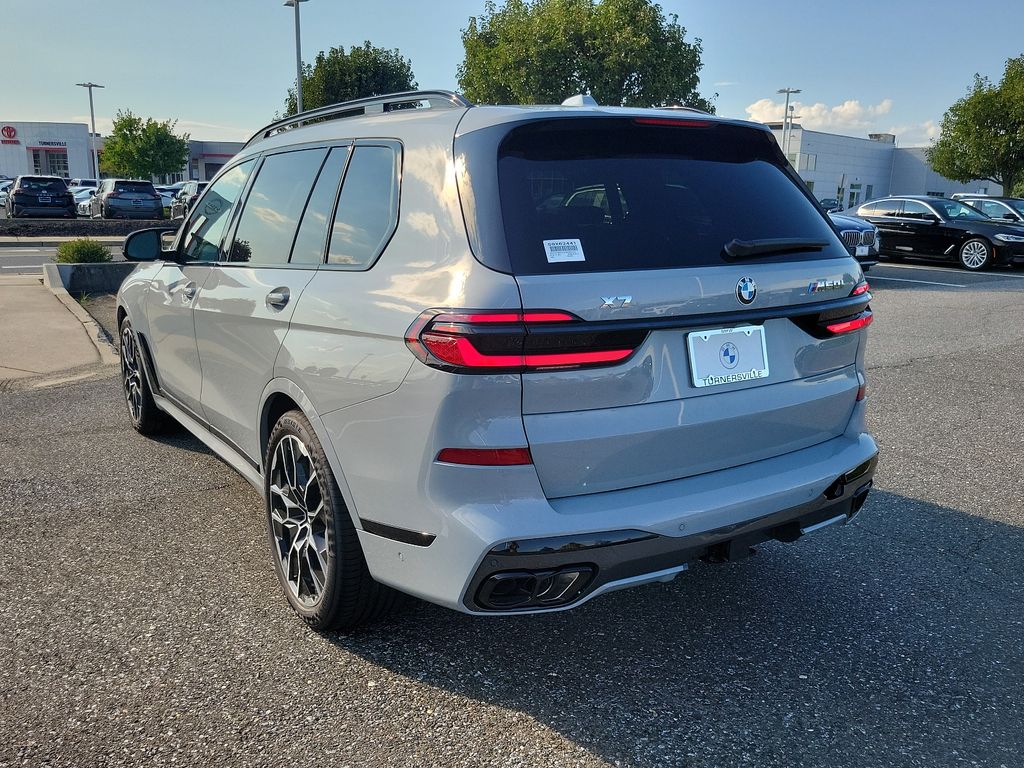 2025 BMW X7 M60i 3