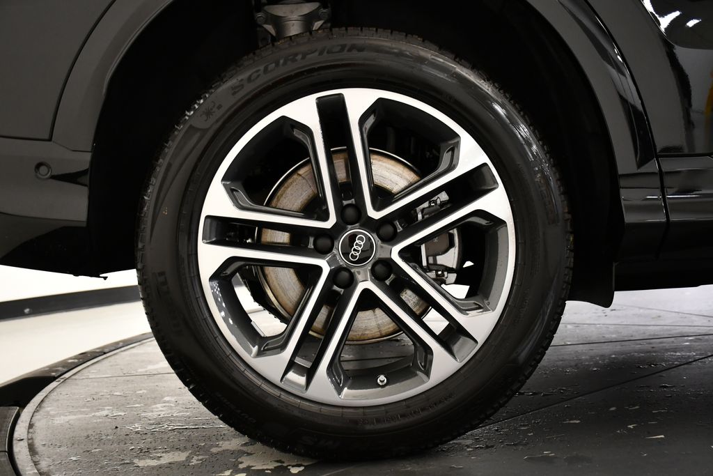 Thumbnail: 2025 Audi Q5 - 15