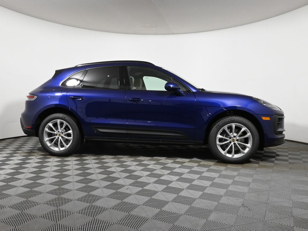 Thumbnail: 2025 Porsche Macan - 8