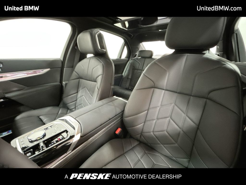 Thumbnail: 2025 BMW 7 Series - 13