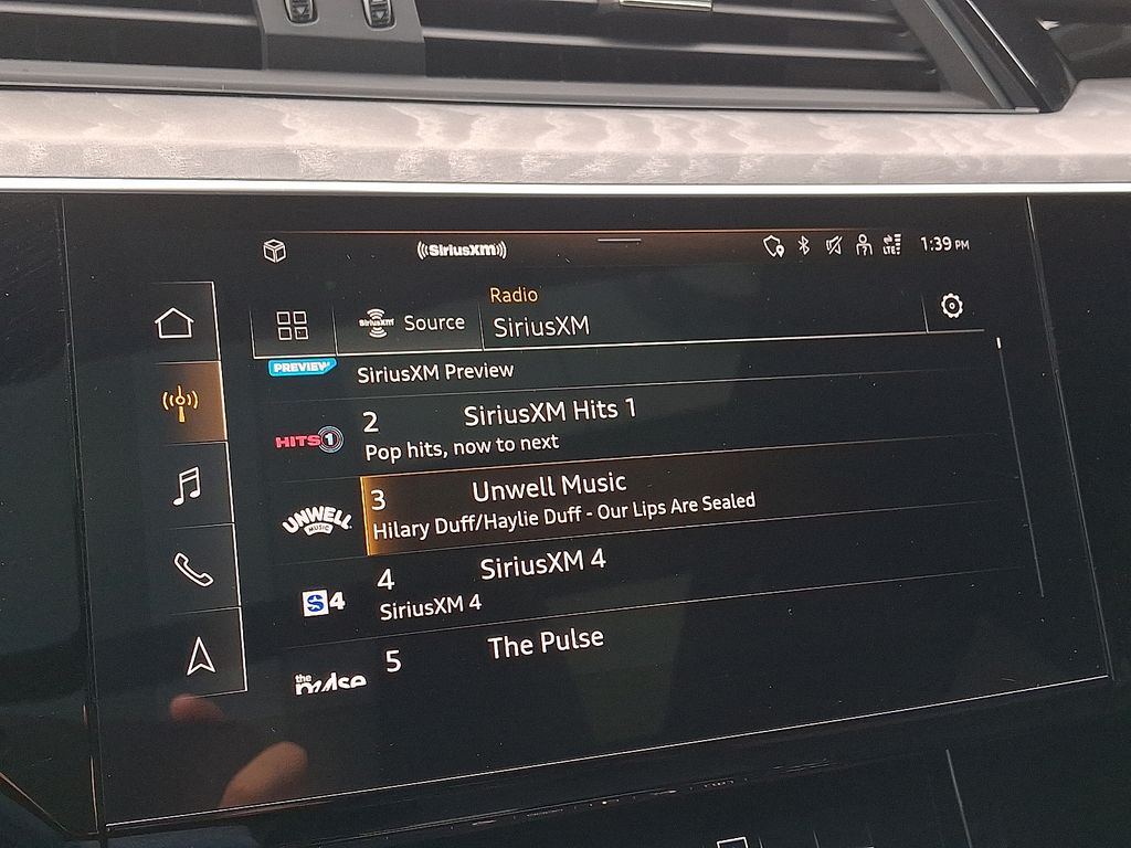 Thumbnail: 2022 Audi e-tron S - 19