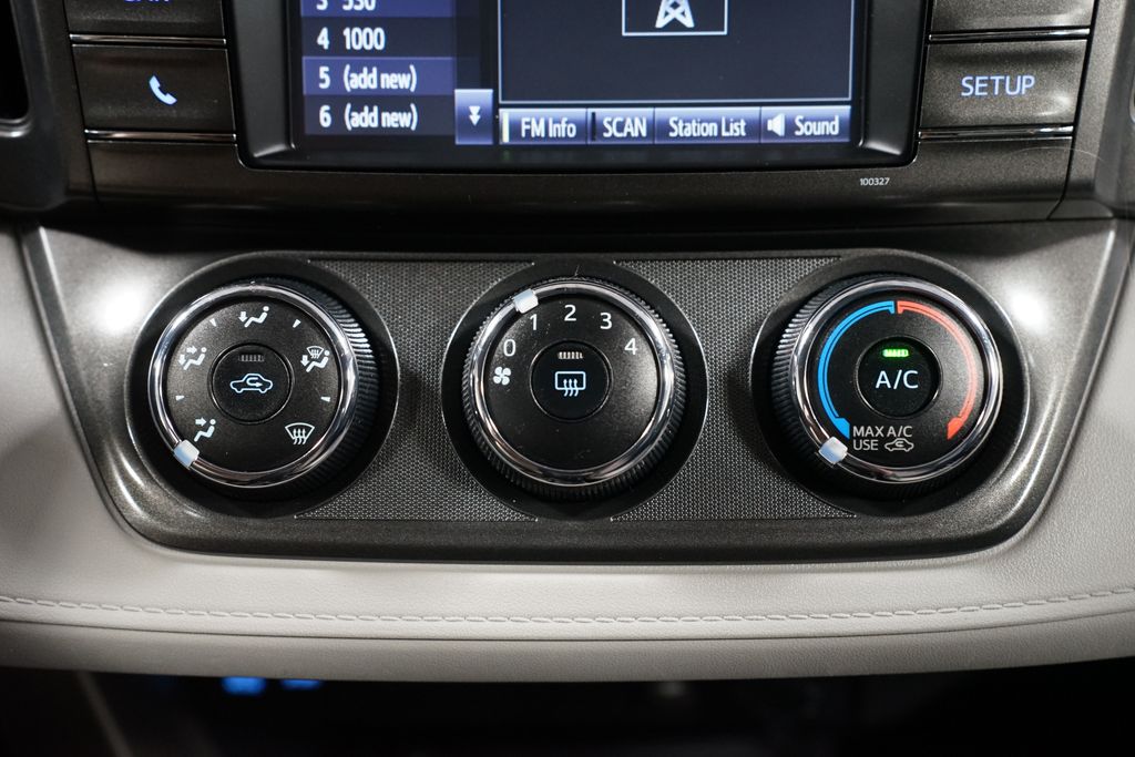 Thumbnail: 2014 Toyota RAV4 - 19