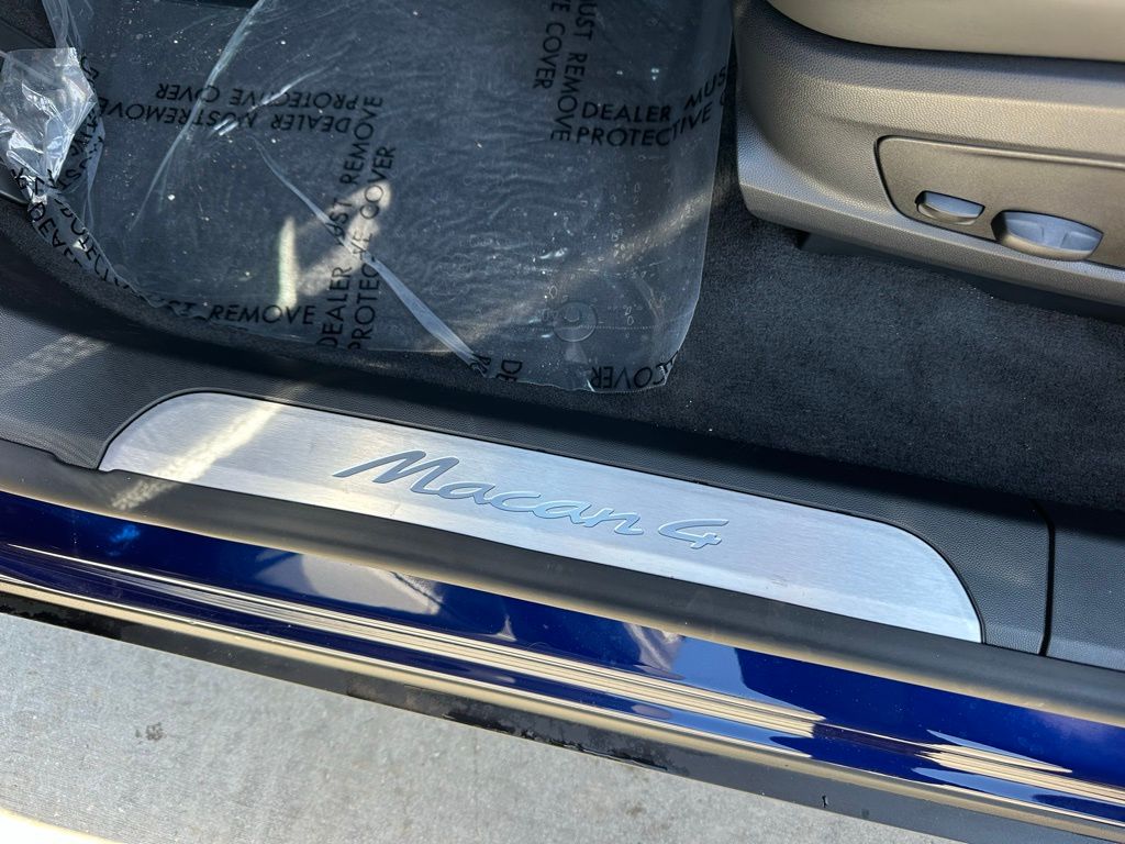 Thumbnail: 2024 Porsche Macan - 22