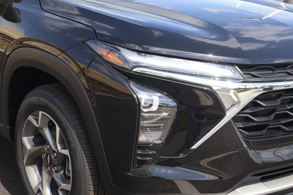 Thumbnail: 2026 Chevrolet Trax - 3