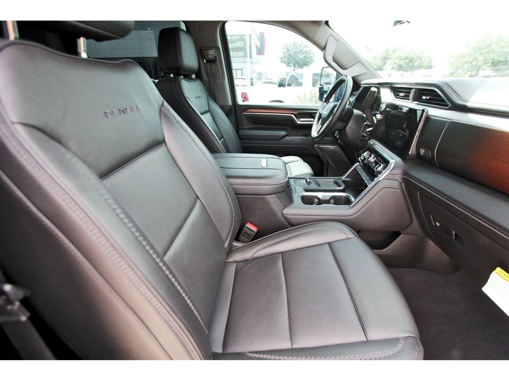 2025 GMC Sierra 2500HD Denali - 10