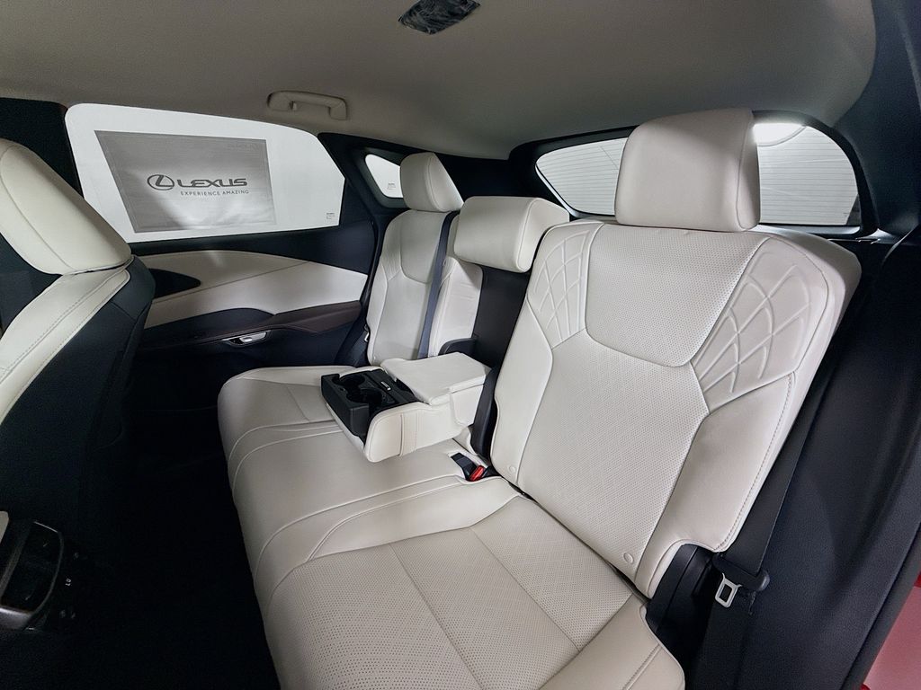 2025 Lexus RX  17